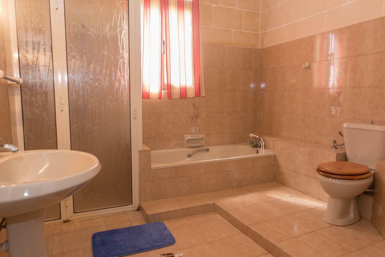 Acomodation House Kavarna Xaghra Bagian luar foto